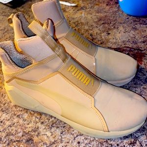 women’s puma shoes